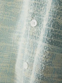 Zapinana na guziki koszula z wzorem bandany