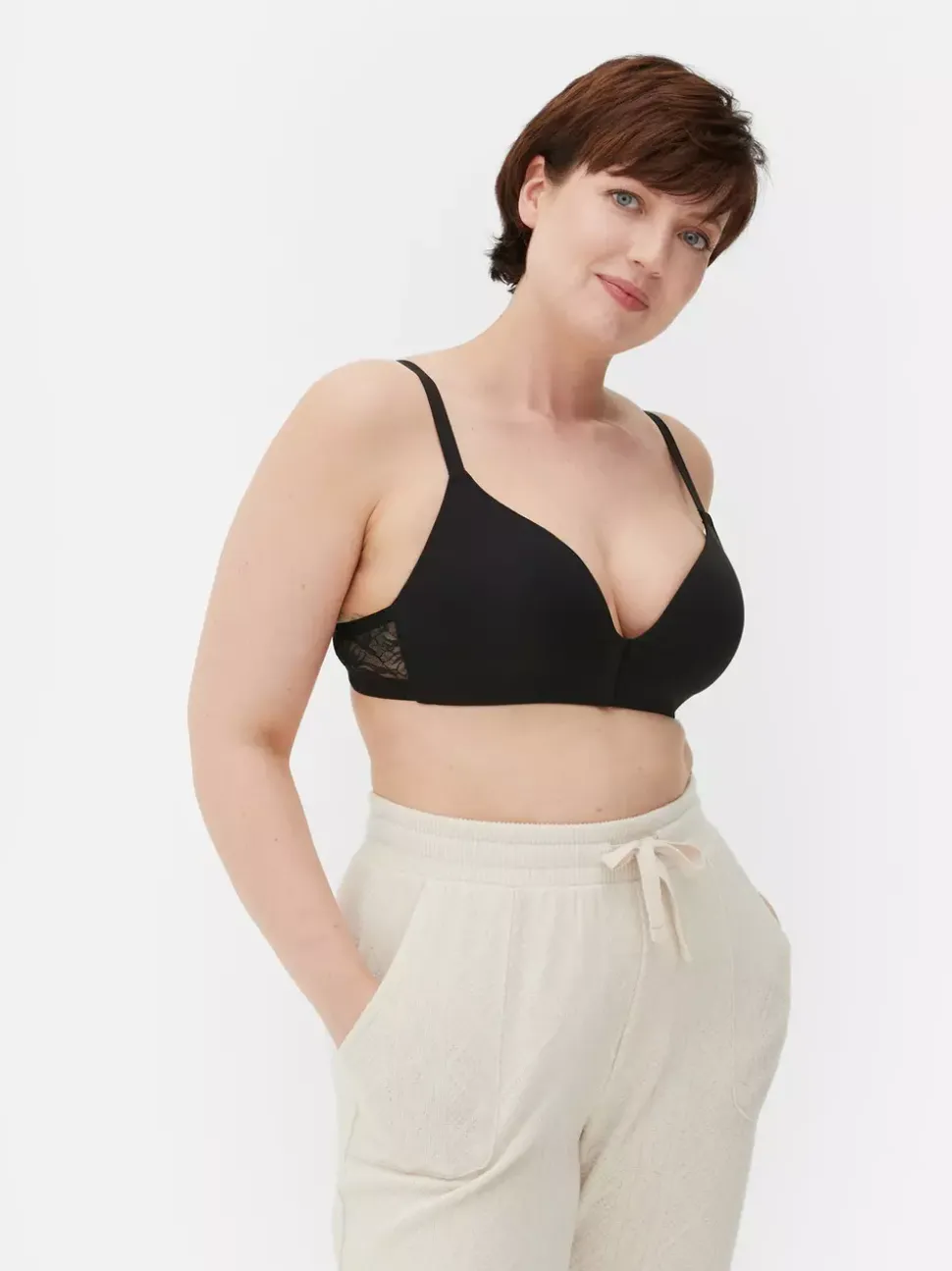 2 biustonosze pooperacyjne, kampania nt. raka piersi