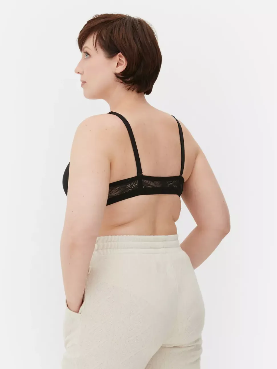 2 biustonosze pooperacyjne, kampania nt. raka piersi