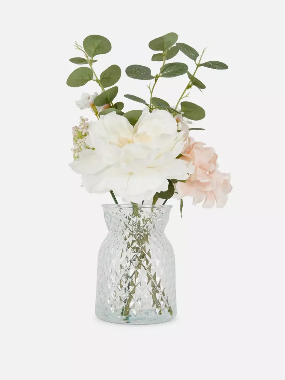 Aranżacja ze sztucznych kwiatów w szklanym wazonie