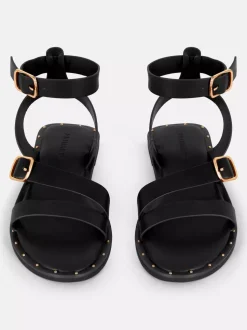 Asymetryczne sandały ze sztucznej skóry z ćwiekami