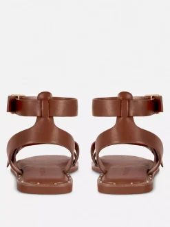 Asymetryczne sandały ze sztucznej skóry z ćwiekami