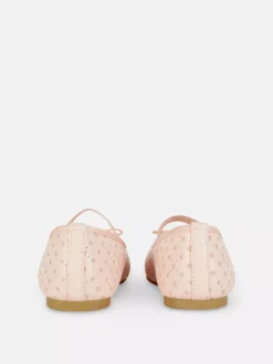 Balerinki z laserowo wycinanymi gwiazdkami