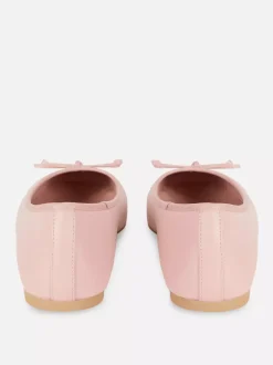 Baleriny na płaskiej podeszwie z kokardką