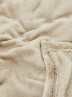 Bardzo duża i miękka w dotyku narzuta