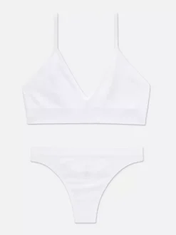 Bezszwowe stringi i trójkątne braletki, zestaw