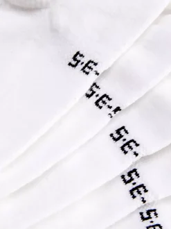 Białe skarpety sportowe