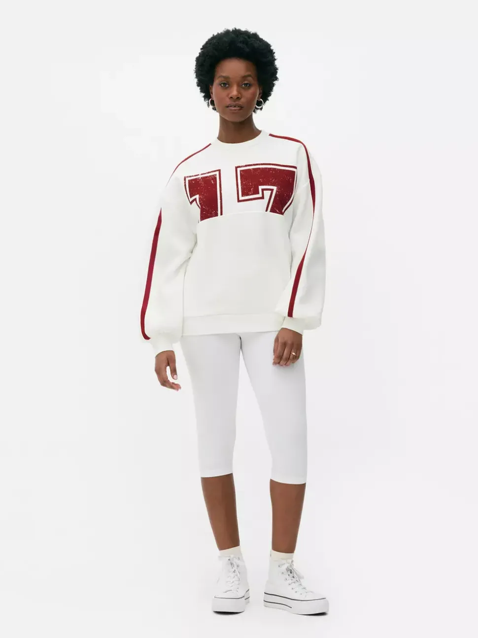 Bluza oversize w uniwersyteckim stylu z numerem