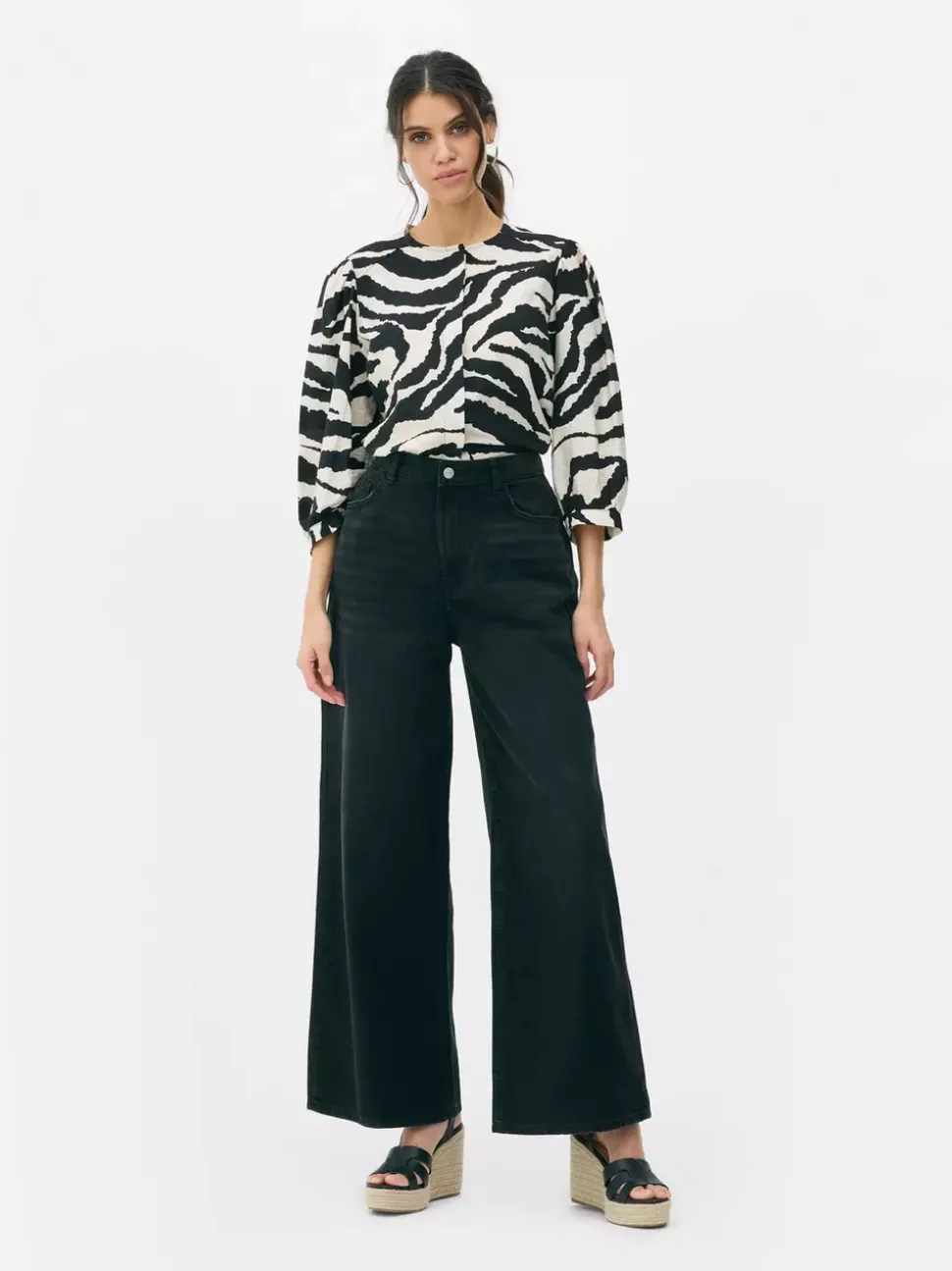 Bluzka w zebrę z bufiastym rękawem Paula Echevarría