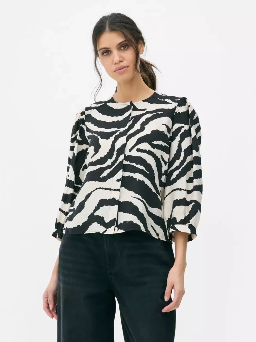 Bluzka w zebrę z bufiastym rękawem Paula Echevarría