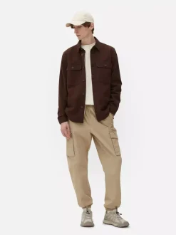 Bojówki z luźnymi mankietami