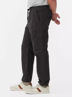 Bojówki z luźnymi mankietami