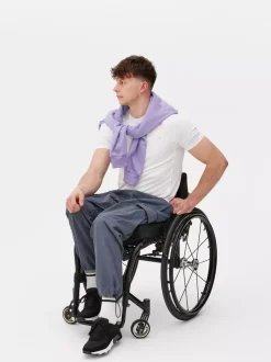 Bojówki ze ściągaczami na nogawkach