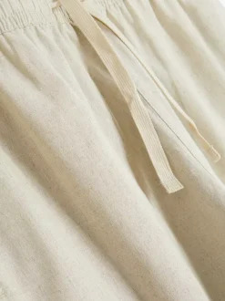 Bojówki ze sznurkiem ściągającym