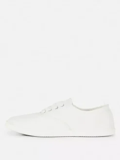 Buty sportowe z haftem na płaskiej platformie