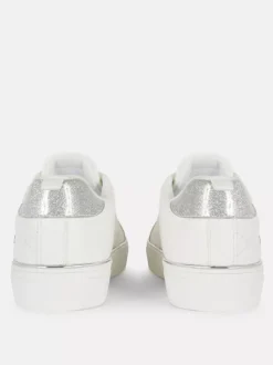 Buty sportowe z motywem Disneya i zdobieniami