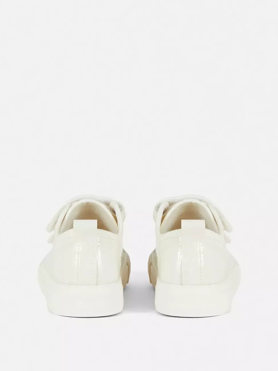 Błyszczące płócienne buty sportowe z niską cholewką