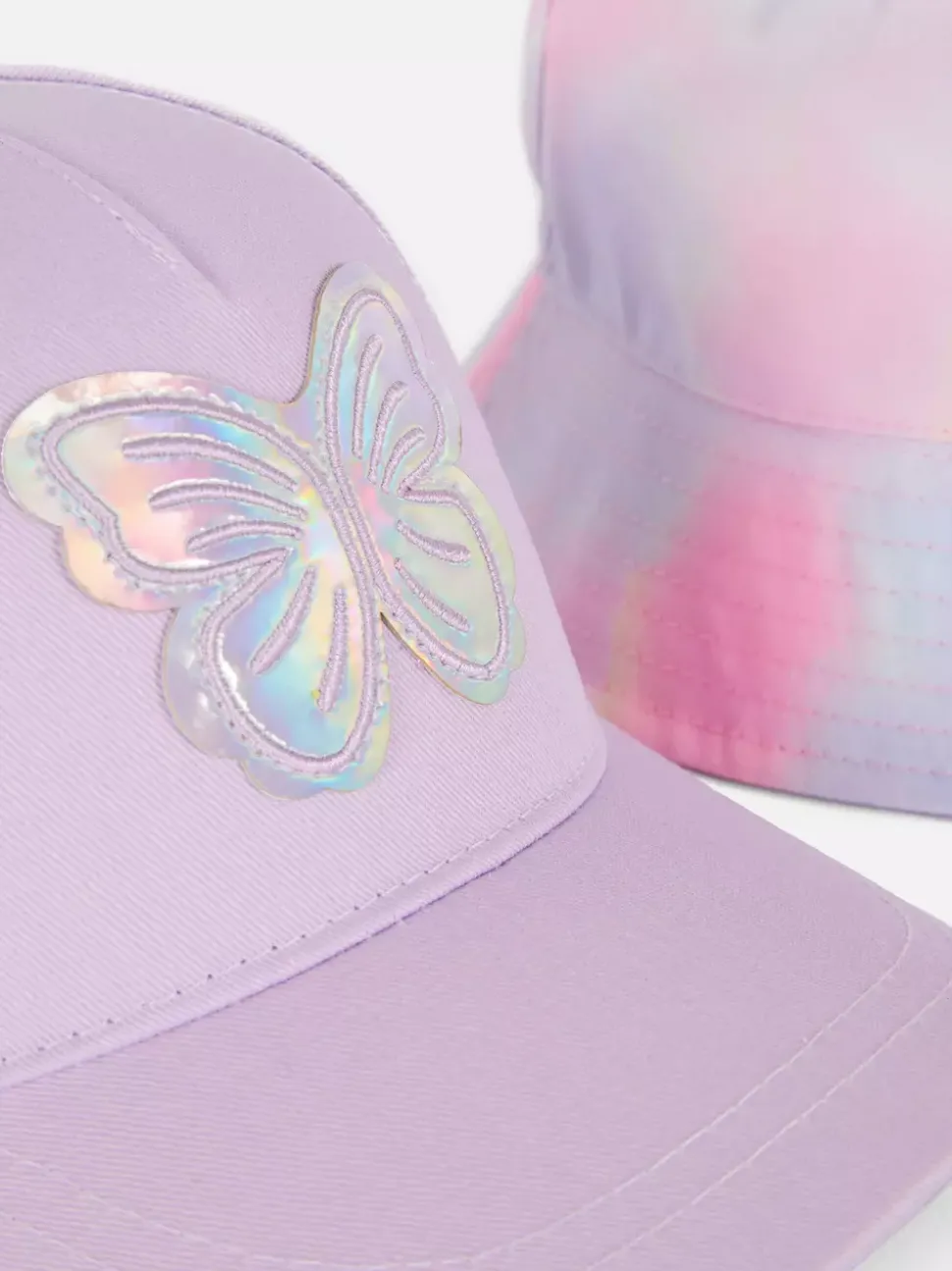 Czapka z motylem i kapelusz wędkarski we wzór ombré