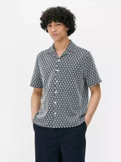Dżersejowa koszula na guziki z geometrycznym wzorem
