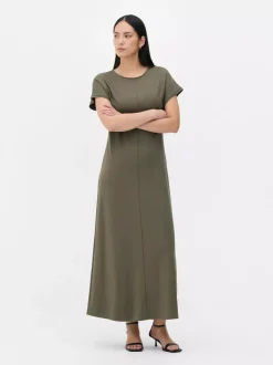 Dżersejowa sukienka midi z krótkim rękawem The Edit