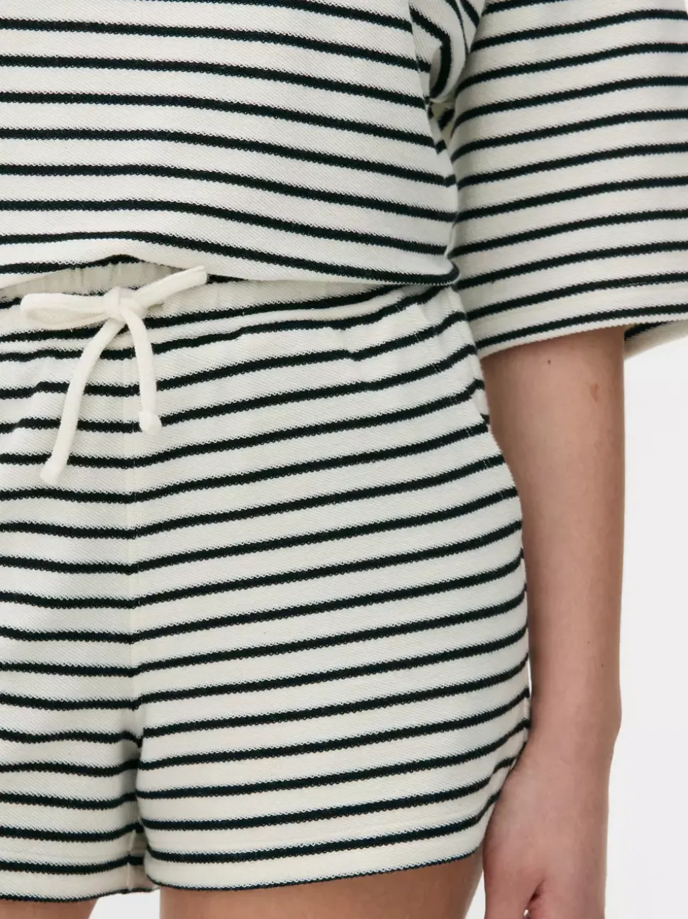 Dżersejowe szorty w paski