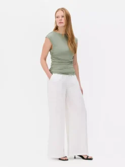 Drapowany top bez rękawów The Edit