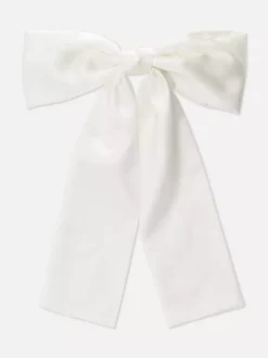 Duża satynowa kokarda dla panny młodej