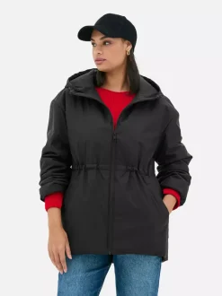 Długa kurtka przeciwdeszczowa