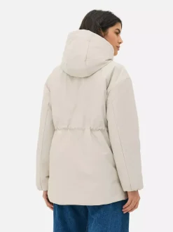 Długa kurtka przeciwdeszczowa