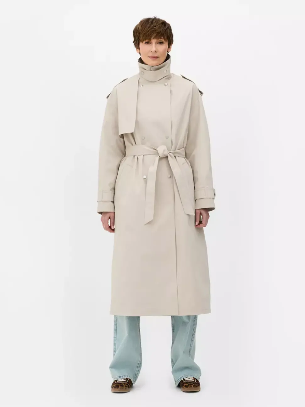 Długi prochowiec z paskiem