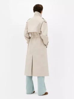 Długi prochowiec z paskiem