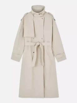 Długi prochowiec z paskiem