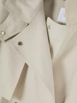 Długi prochowiec z paskiem