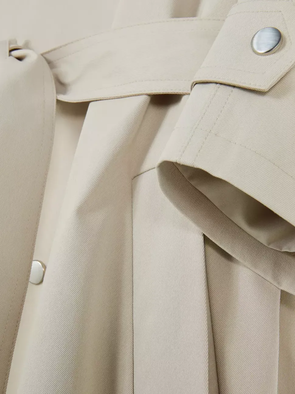 Długi prochowiec z paskiem