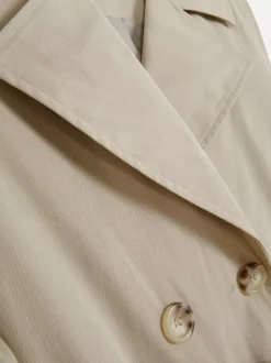 Dwurzędowy płaszcz z paskiem