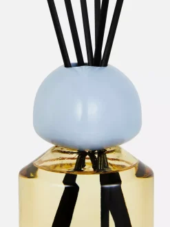 Dyfuzor z patyczkami w przezroczystym pojemniku