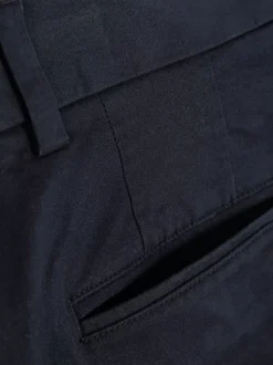 Elastyczne chinosy o kroju slim