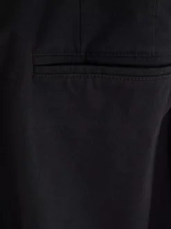 Elastyczne chinosy o kroju slim