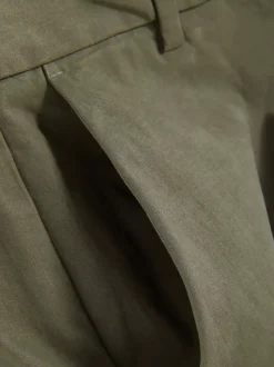 Elastyczne chinosy o kroju slim