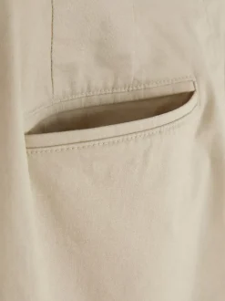 Elastyczne chinosy o kroju slim