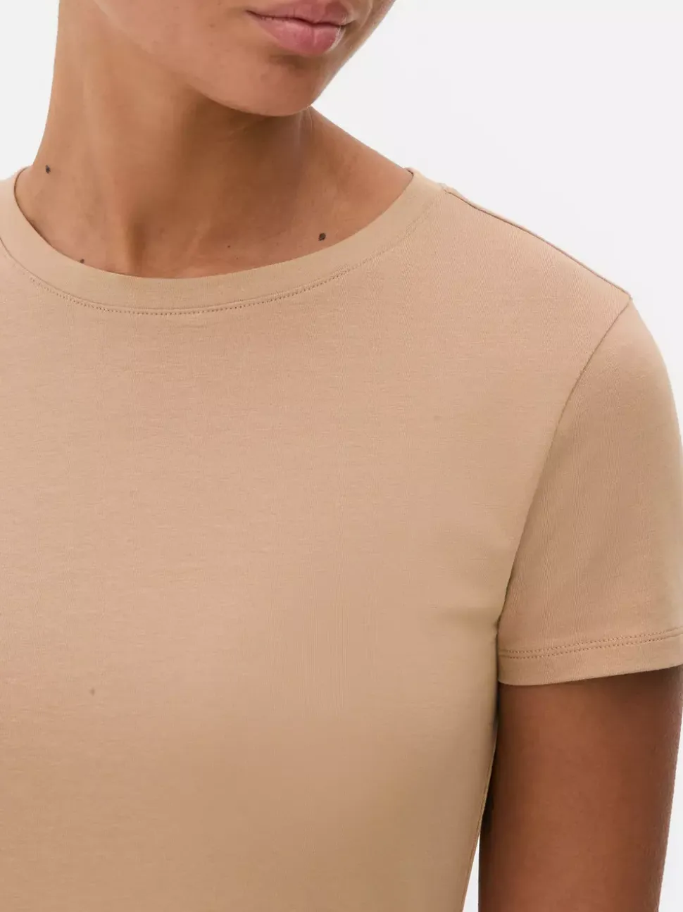 Elastyczny T-shirt z krótkim rękawem