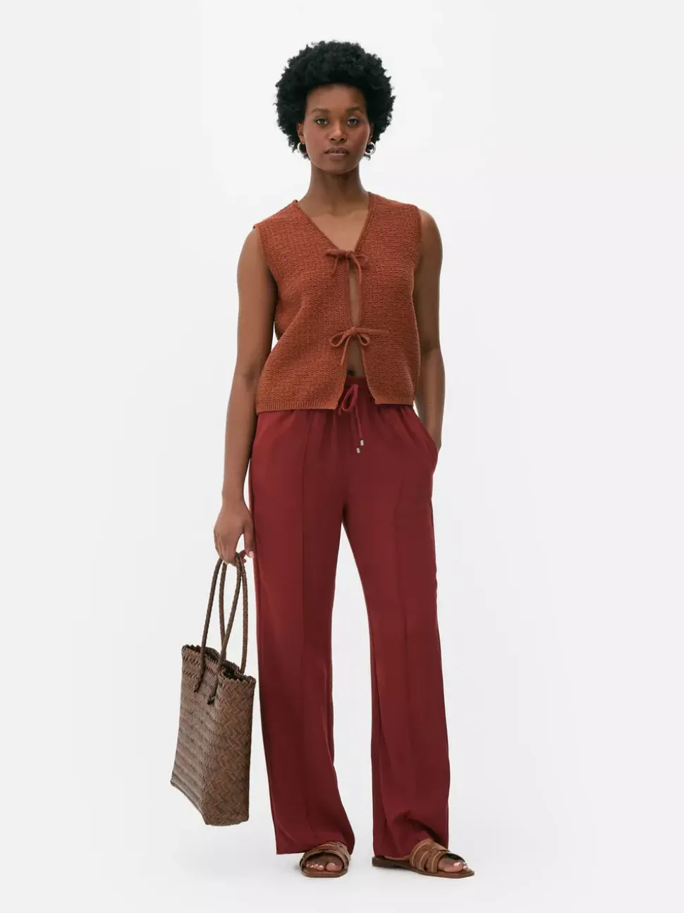 Eleganckie spodnie dresowe ze sznurkiem