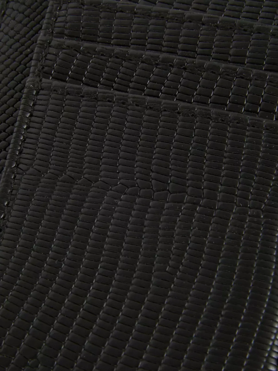 Etui na karty z teksturą skóry węża