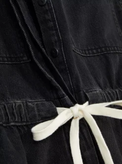 Funkcjonalny kombinezon z wiązaniem w talii