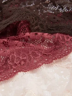 G-stringi z koronki, 3 pary