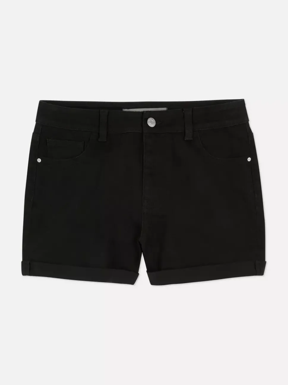 Jeansowe spodenki z podwiniętymi nogawkami