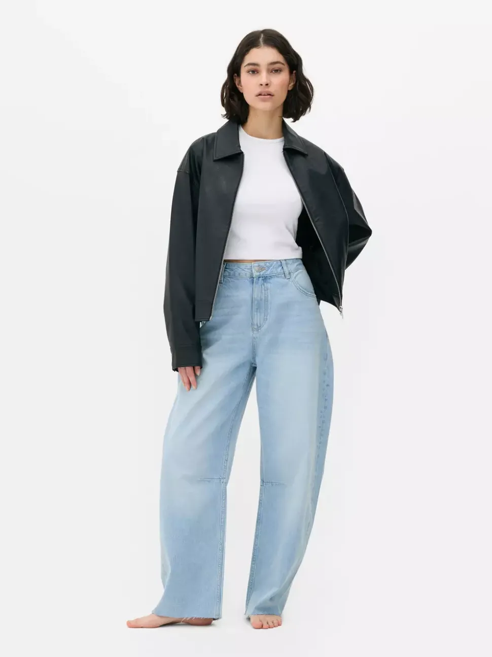 Jeansy typu barrel z postrzępionym obszyciem