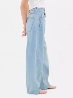 Jeansy typu barrel z postrzępionym obszyciem