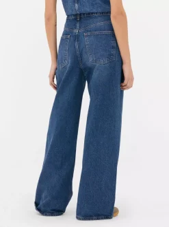 Jeansy typu boyfriend z szeroką nogawką