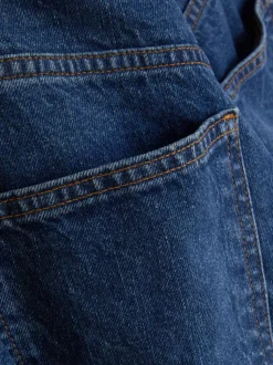 Jeansy typu boyfriend z szeroką nogawką